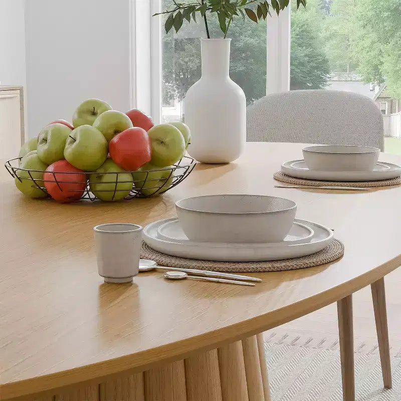 Table à manger ronde en bois massif de 67 pouces de style nordique, grande table ronde moderne et simple pour restaurant à domicile, design de luxe léger.