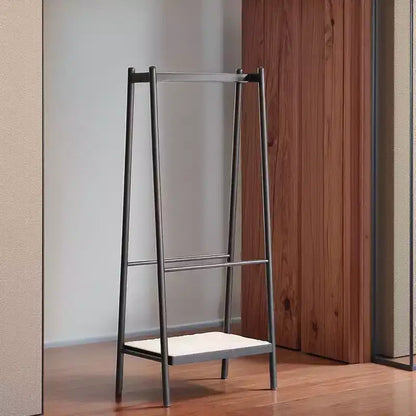 Portant à vêtements 65" en bois massif de chêne avec étagère en rotin, cadre trapézoïdal, tringles de suspension