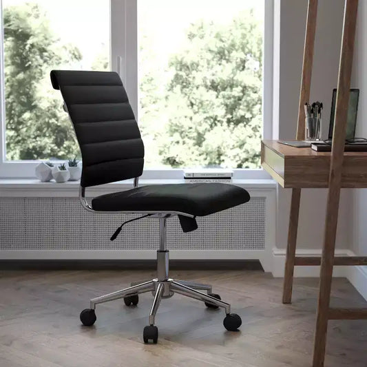 Fauteuil de bureau pivotant contemporain en cuir souple LeatherSoft à dossier mi-hauteur sans accoudoirs, avec dossier nervuré