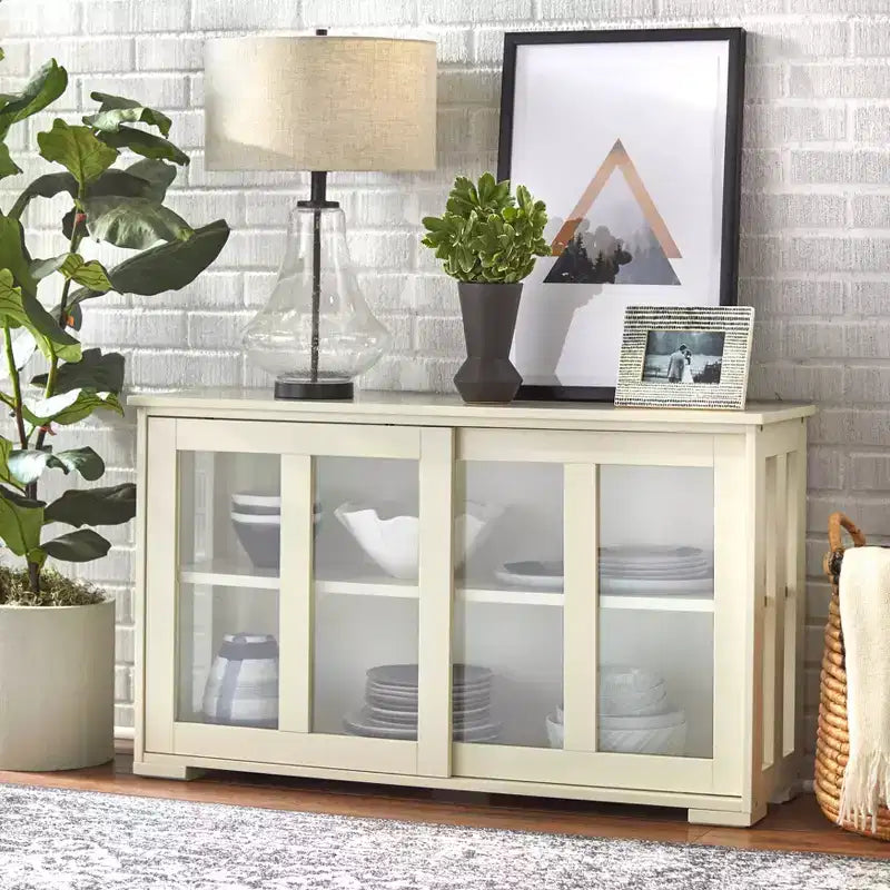 Meuble bas avec portes coulissantes en verre