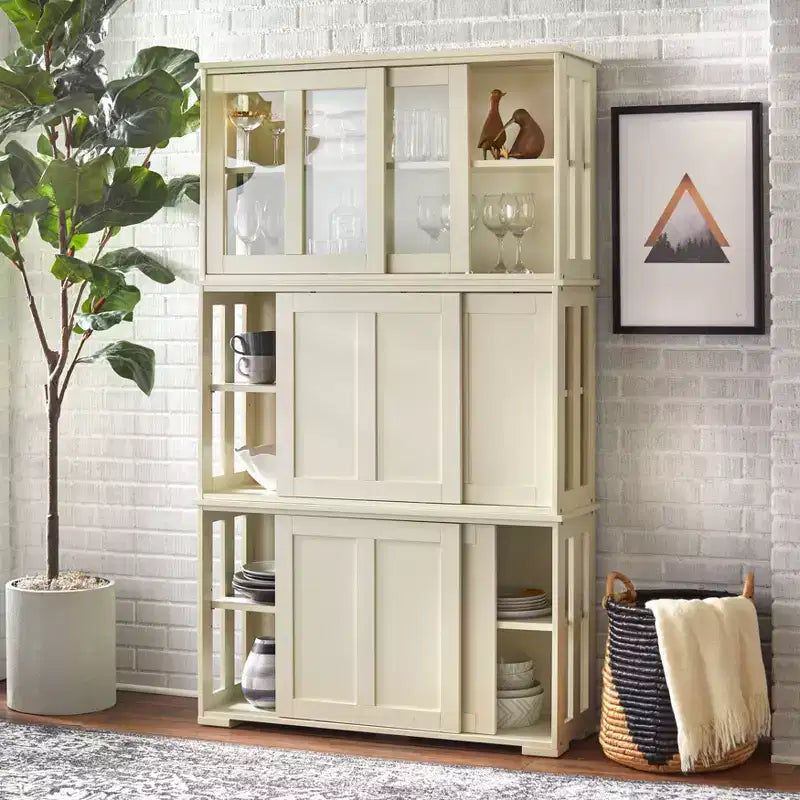 Meuble bas avec portes coulissantes en verre