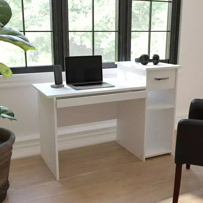 Bureau informatique blanc avec étagères et tiroir